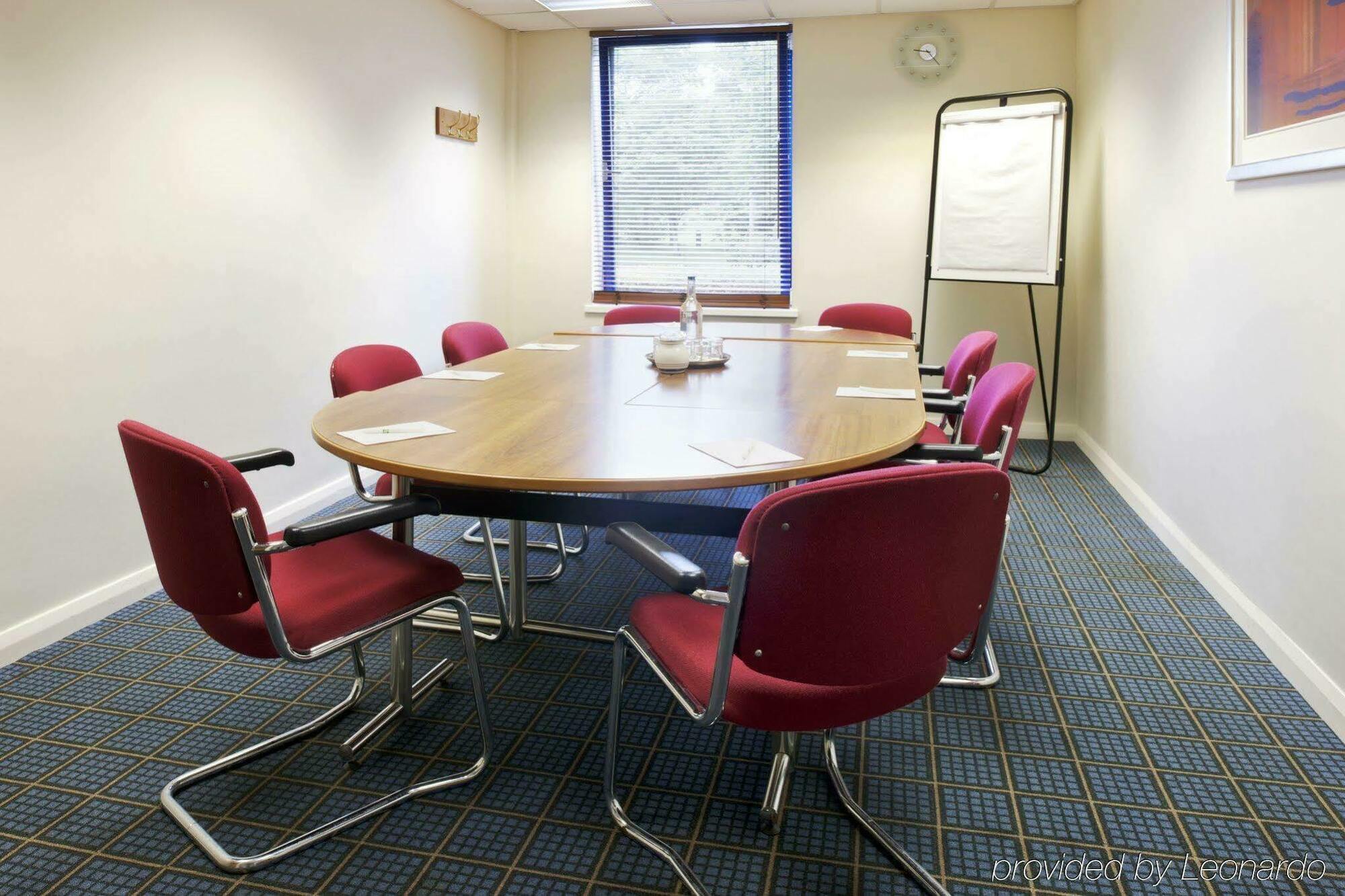 Holiday Inn Warrington By Ihg Konforlar fotoğraf